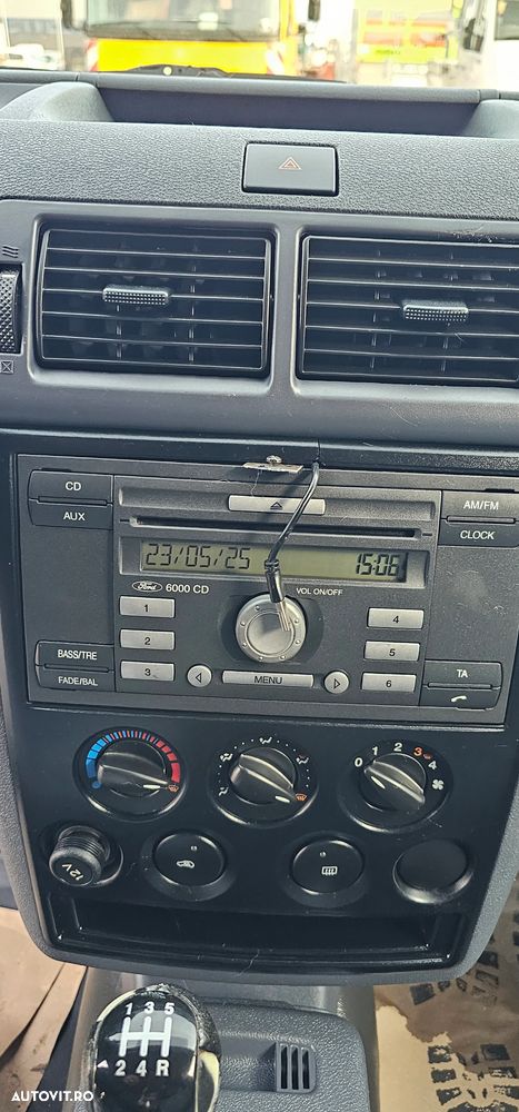 Ford Transit Connect - 8