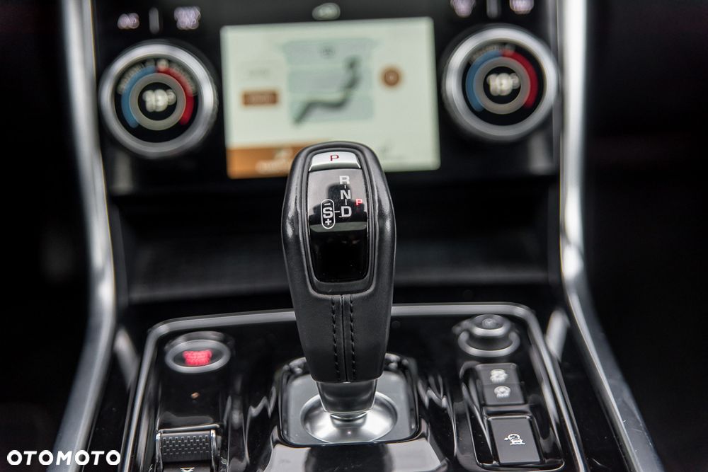 Jaguar XE 2.0 T Prestige - 34
