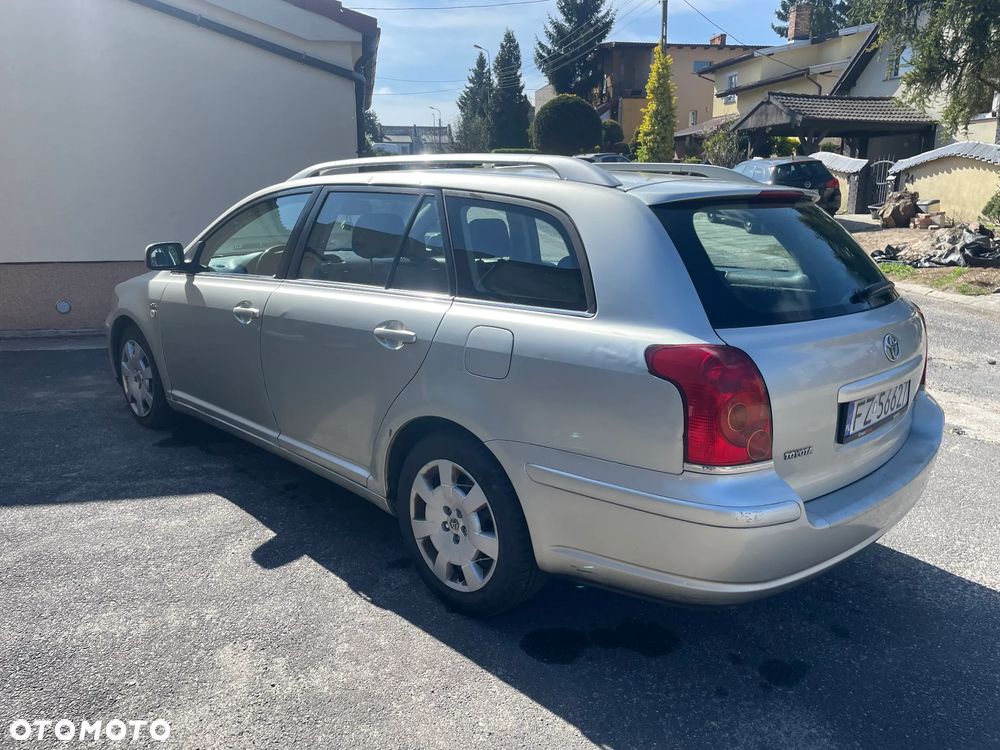 Toyota Avensis 2.0 D-4D Sol - 2