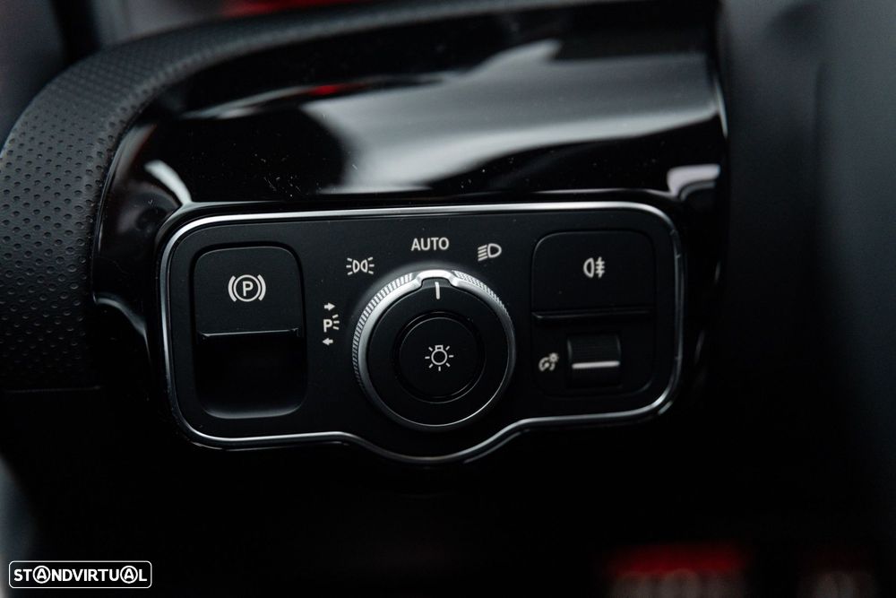 Mercedes-Benz CLA 200 - 53