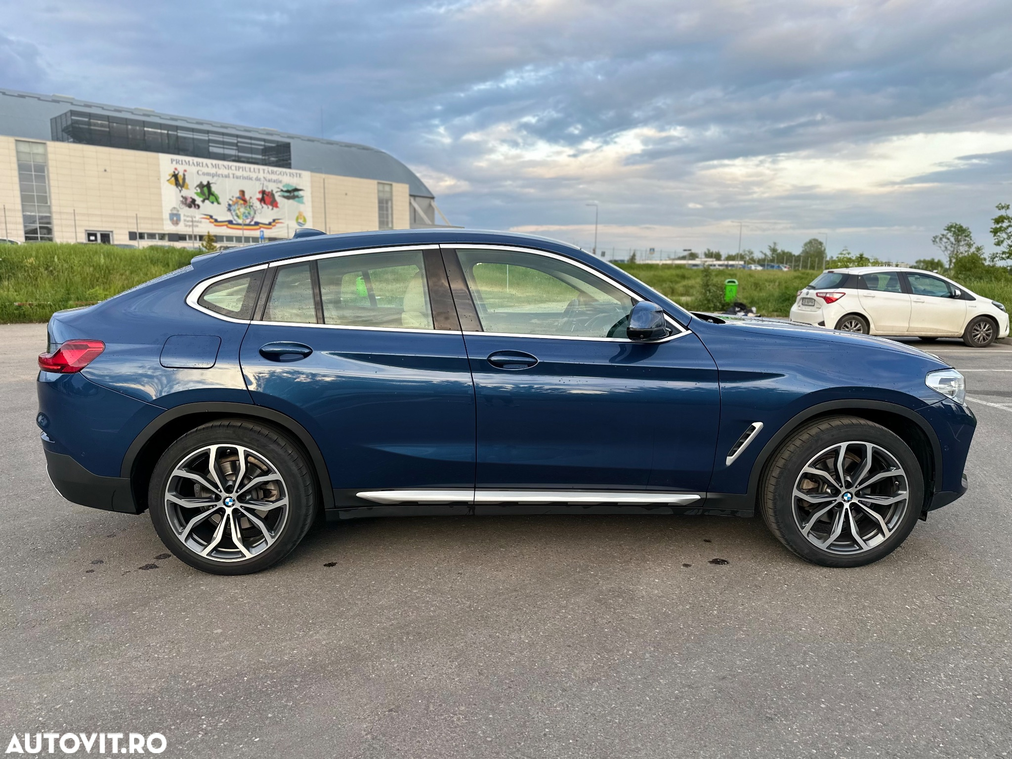BMW X4 xDrive20i AT xLine - 4