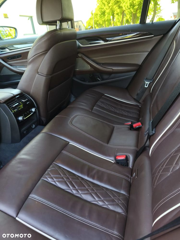 BMW Seria 5 525d Touring Luxury Line - 32