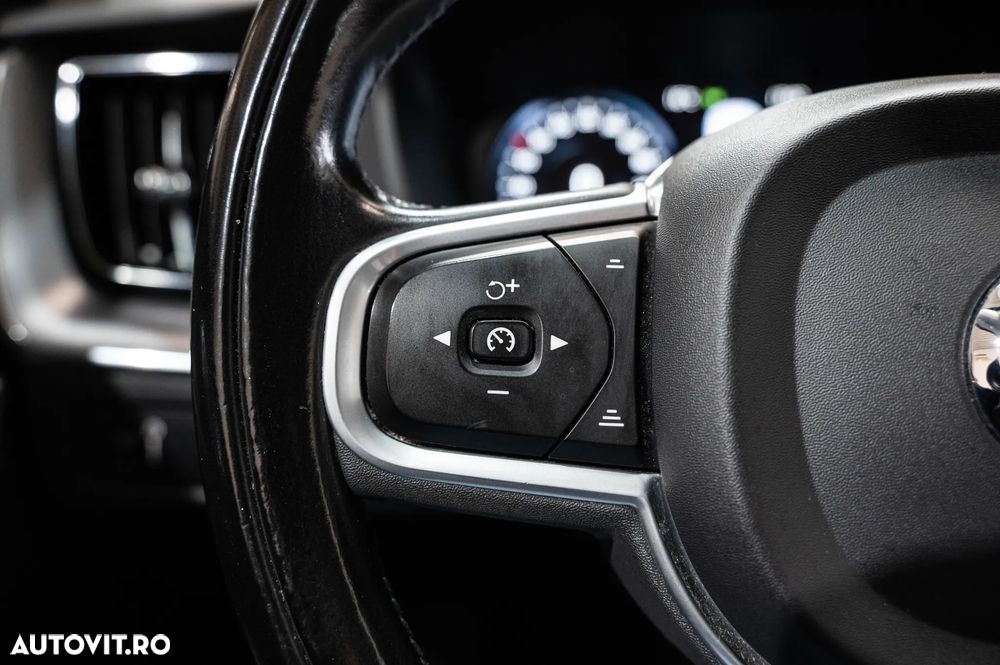 Volvo XC 60 B4 D AWD Geartronic Momentum - 21