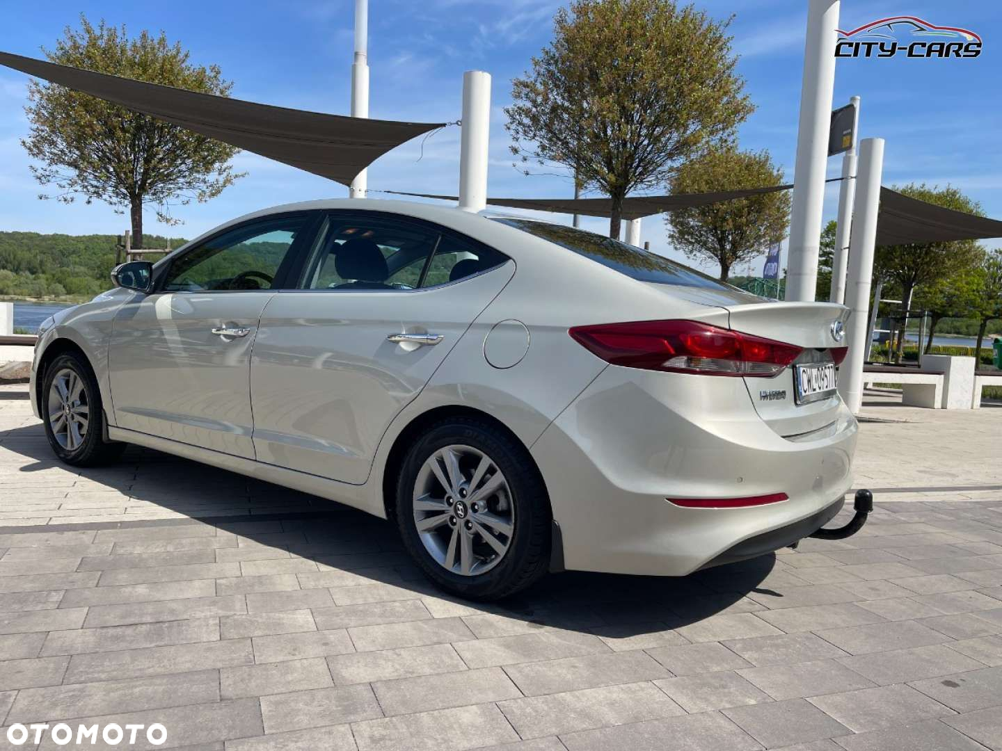 Hyundai Elantra - 24