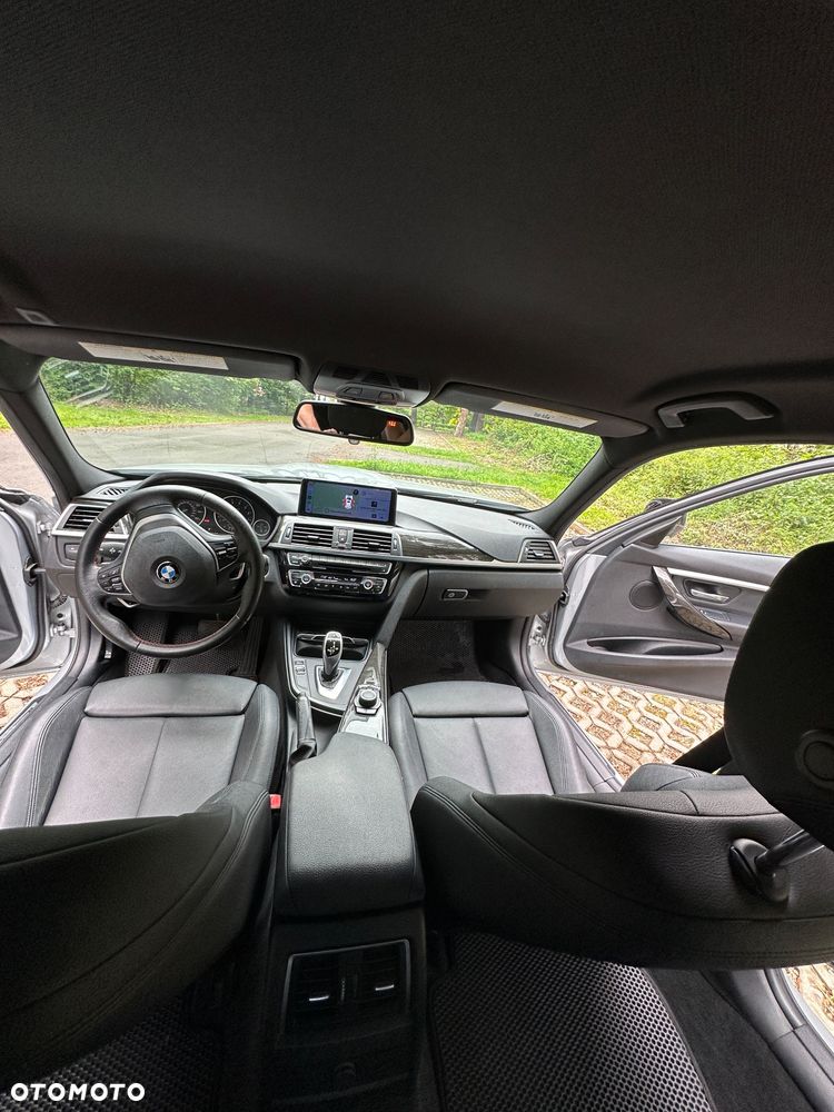 BMW Seria 3 330i Sport Line - 32