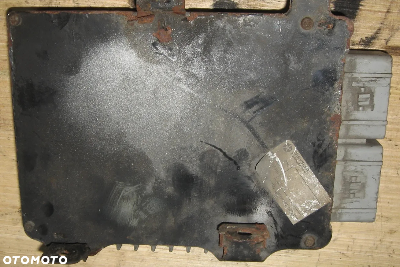 sterownik silnika VOYAGER 3.3 v6 04727423AF CHRYSLER - 3