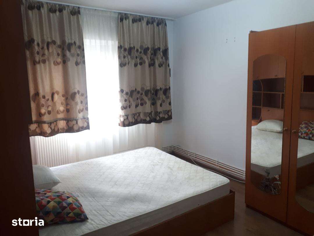 Apartament 2 camere Piata Centrala et4/5 ,centrala ,Mobilat si Utilat — fotografia 1