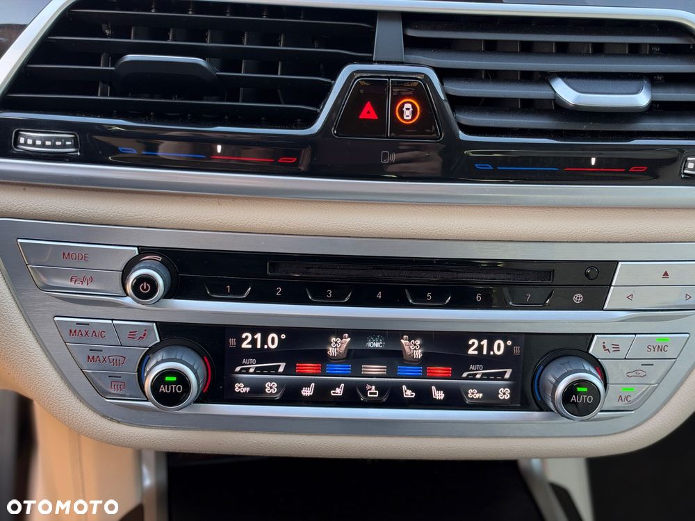 BMW Seria 7 750i xDrive - 30