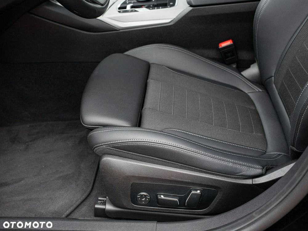 BMW Seria 3 318i - 11