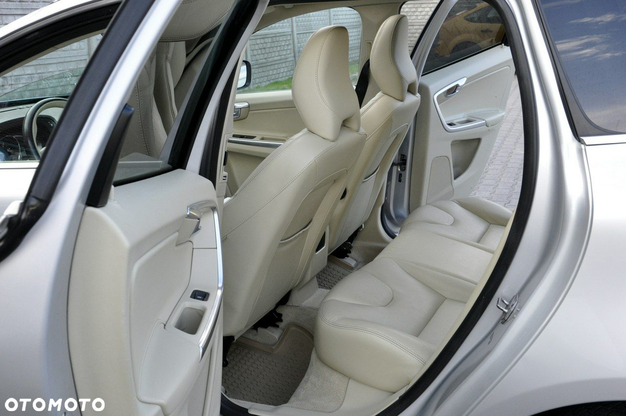 Volvo XC 60 T5 AWD Momentum - 8