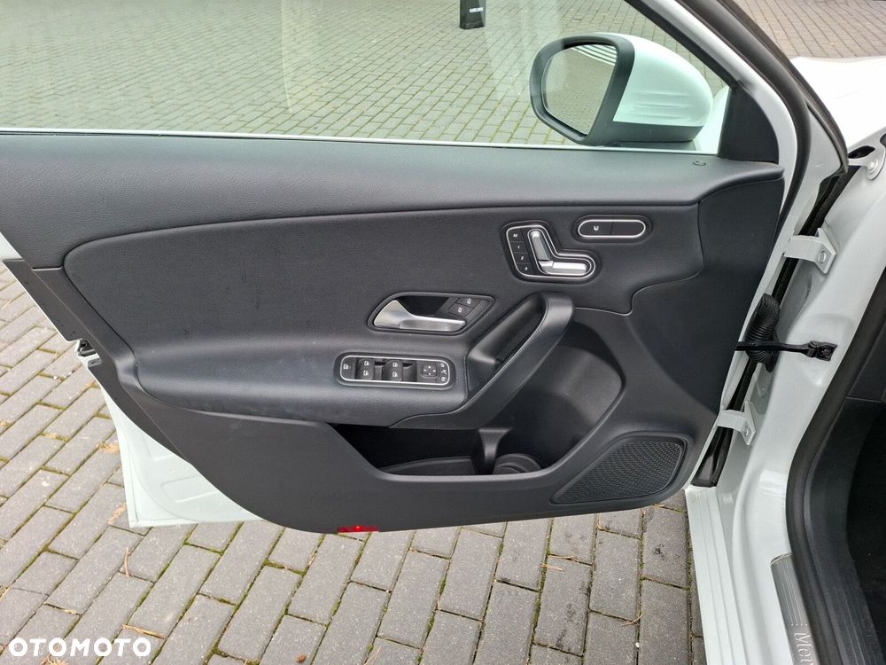 Mercedes-Benz Klasa A 180 7G-DCT - 17