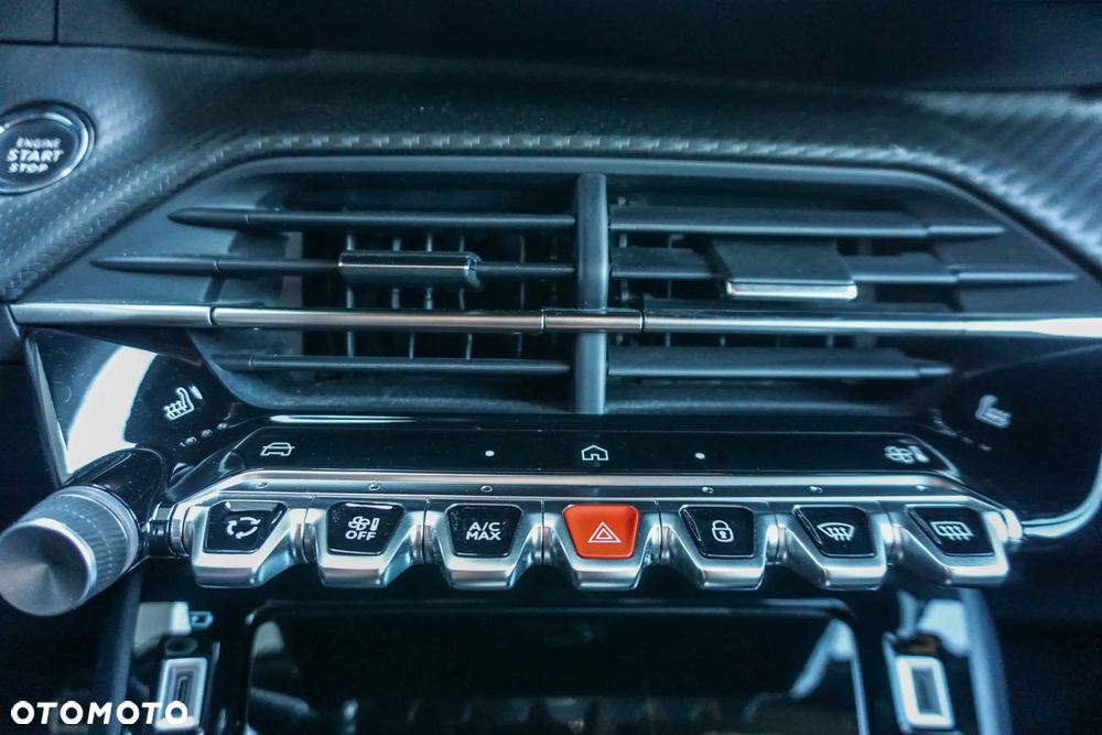 Peugeot 2008 Hybrid 136 e-DSC GT - 24