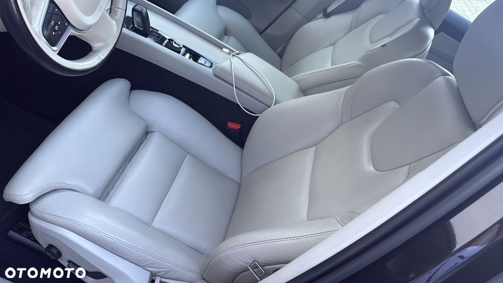 Volvo XC 60 B4 D Momentum - 7