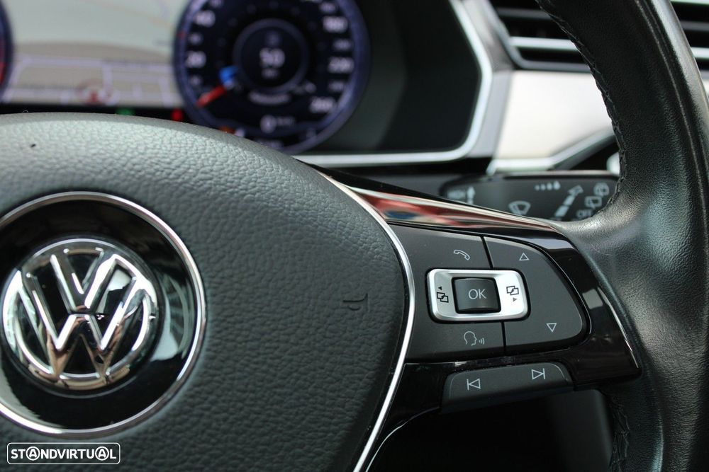 VW Passat Variant 1.6 TDI Highline DSG - 24