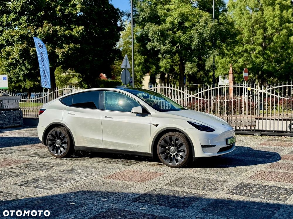Tesla Model Y - 14