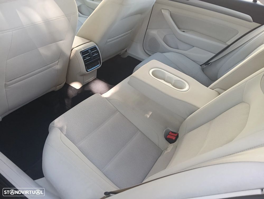 VW Passat 2.0 TDI Highline DSG - 17