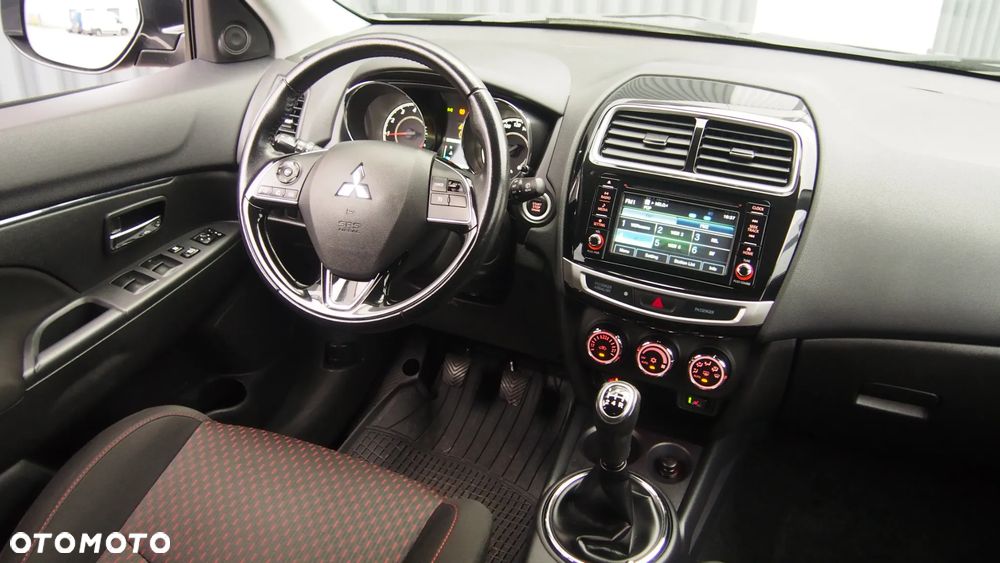 Mitsubishi ASX - 10