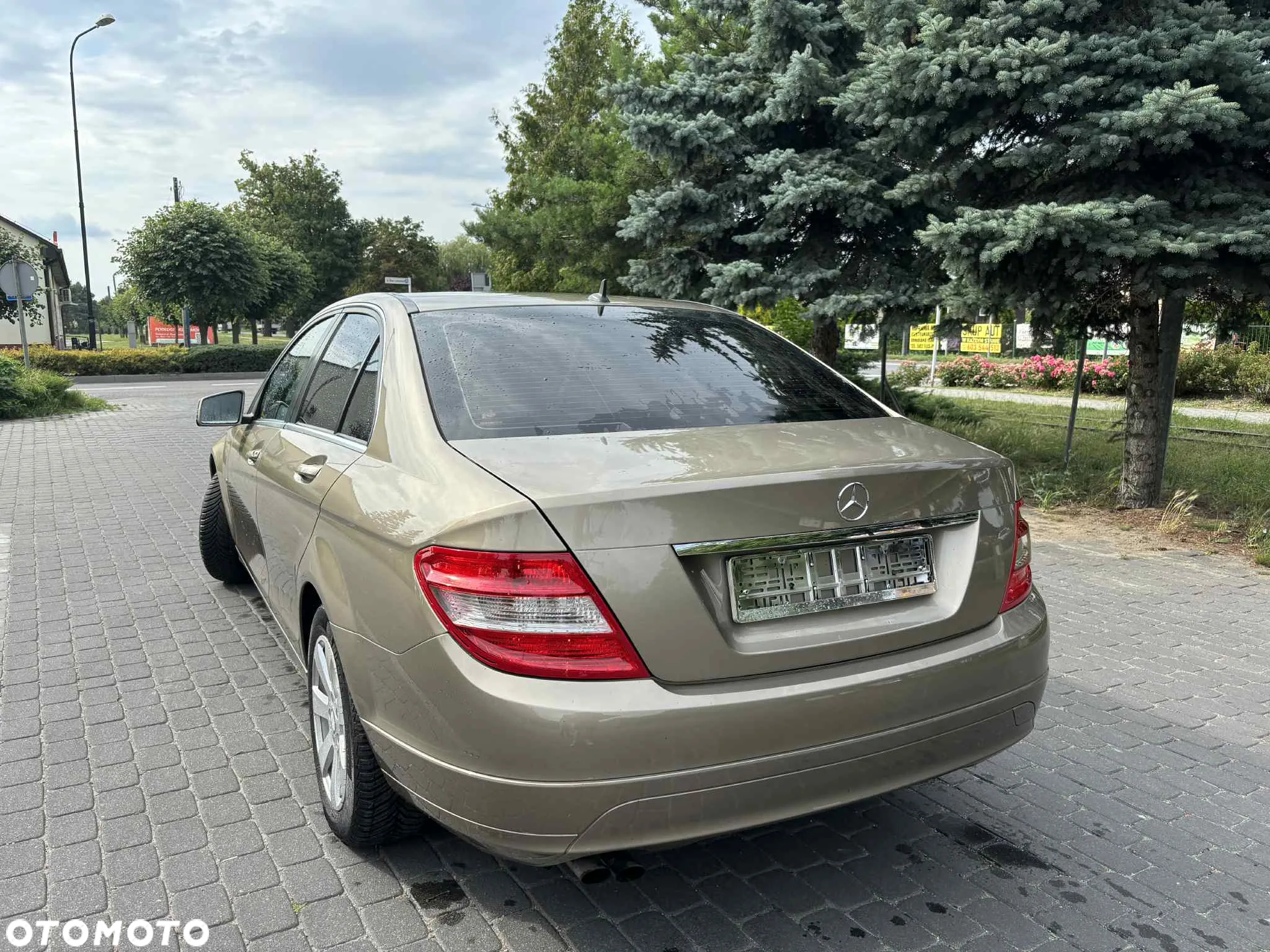 Mercedes-Benz Klasa C 180 CGI BlueEff Elegance - 9