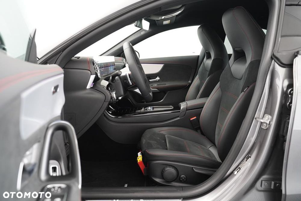 Mercedes-Benz CLA 200 mHEV AMG Line 7G-DCT - 11