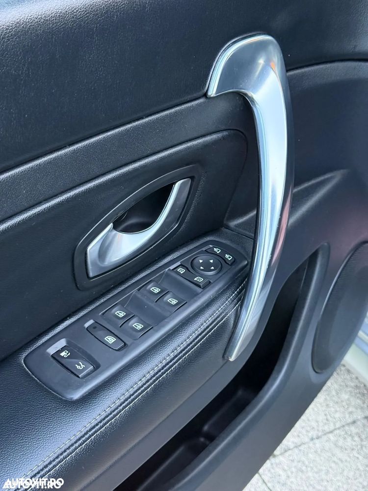 Renault Latitude 2.0 dCi Luxury - 13