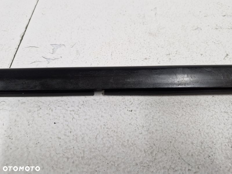 fiat 500x listwa zgarniająca drzwi prawy przód prawa przednia czarna - 3