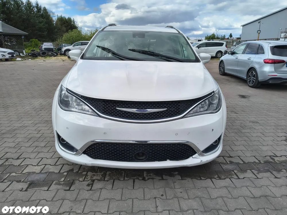 Chrysler Pacifica - 6