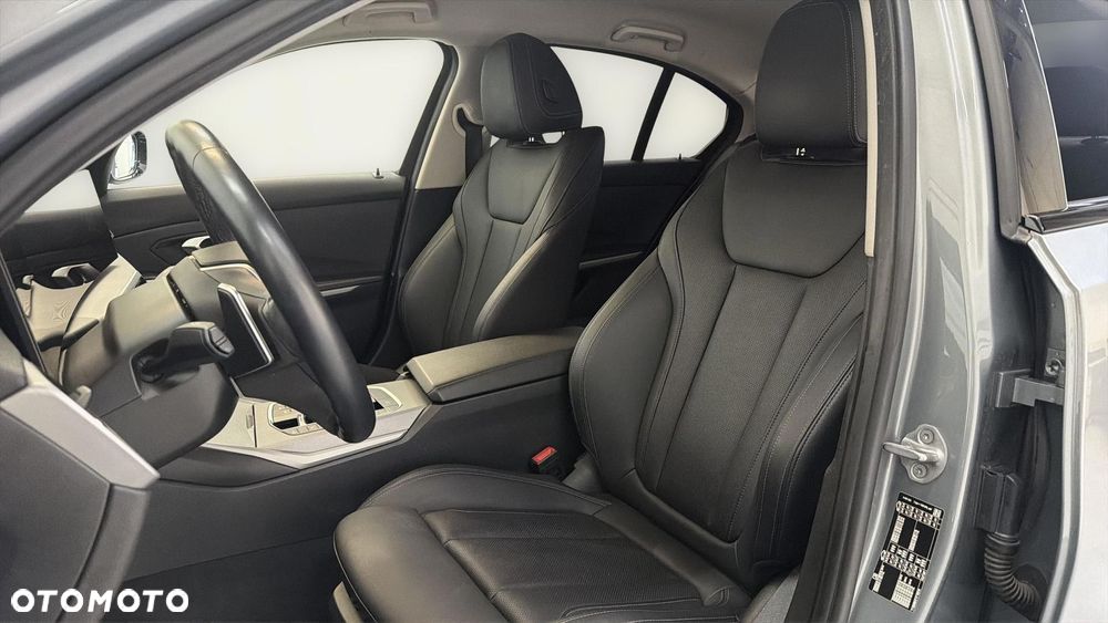BMW Seria 3 318d mHEV - 12