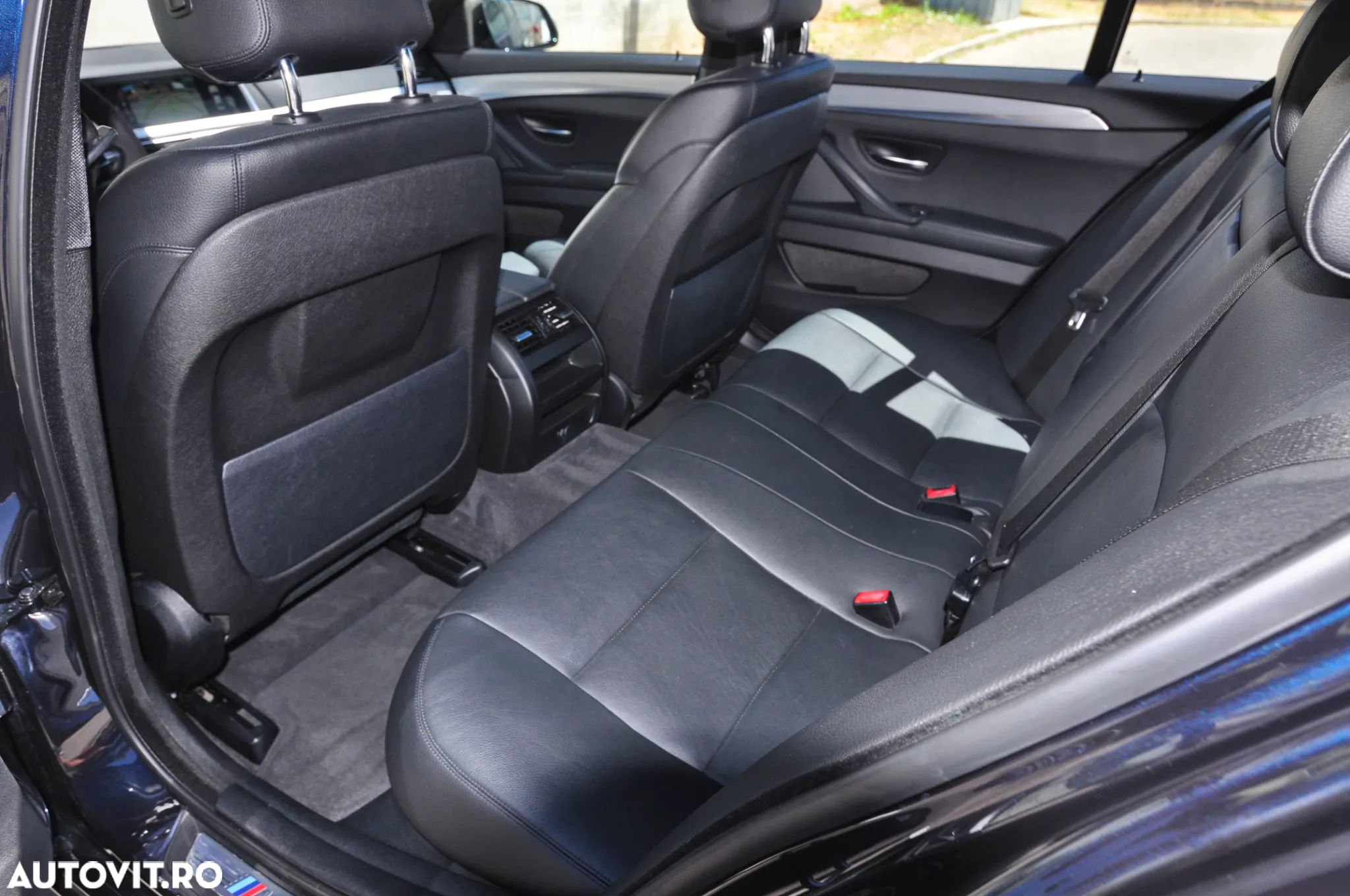 BMW Seria 5 520d xDrive AT - 17