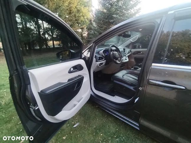 Chrysler Pacifica - 11