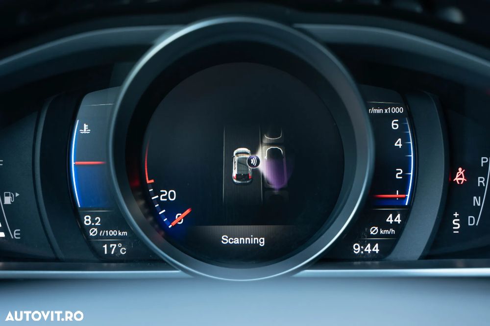 Volvo V40 T3 Geartronic RDesign - 28