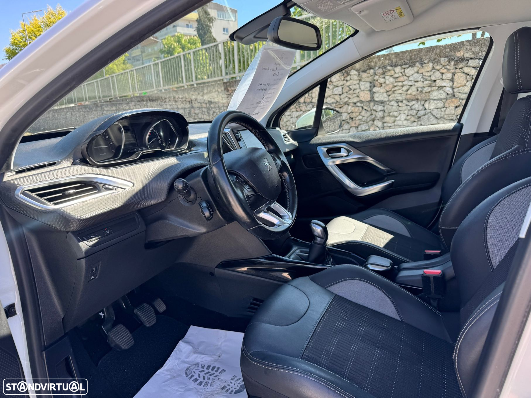 Peugeot 2008 1.2 PureTech Allure - 8