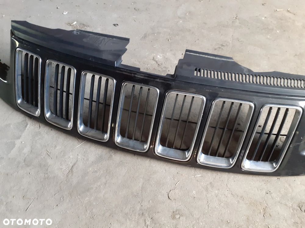 12056 Grill atrapa Jeep Grand Cherokee WK2 lift - 3