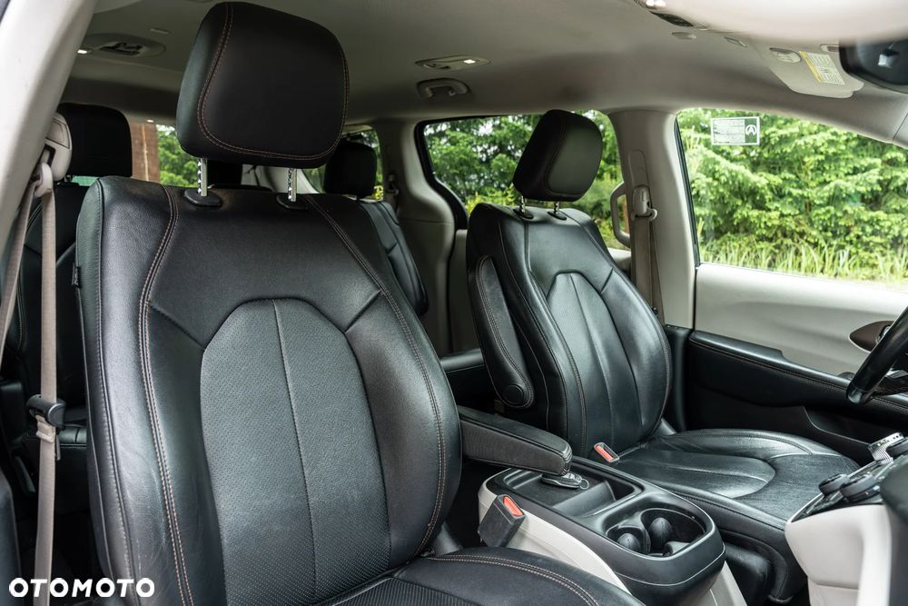 Chrysler Pacifica - 25