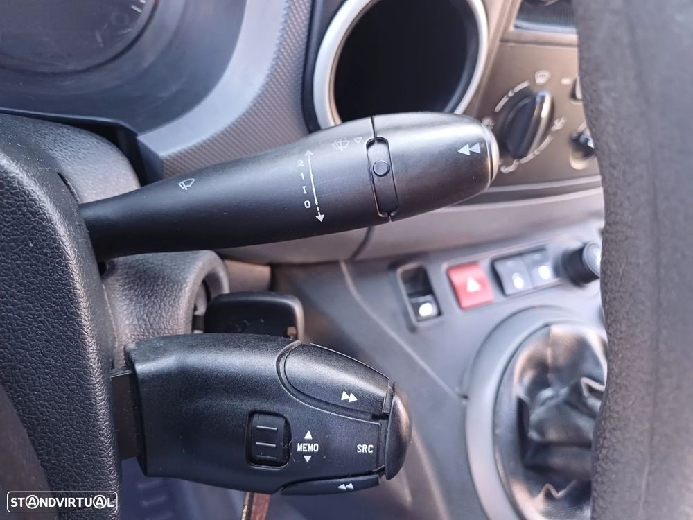 Peugeot PARTNER LONGA 1.6 HDI 100 CV - 3 LUGARES - 25