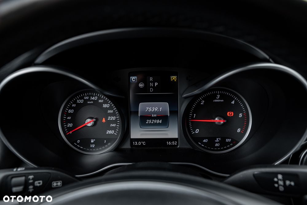 Mercedes-Benz GLC 250 d 4Matic 9G-TRONIC AMG Line - 33