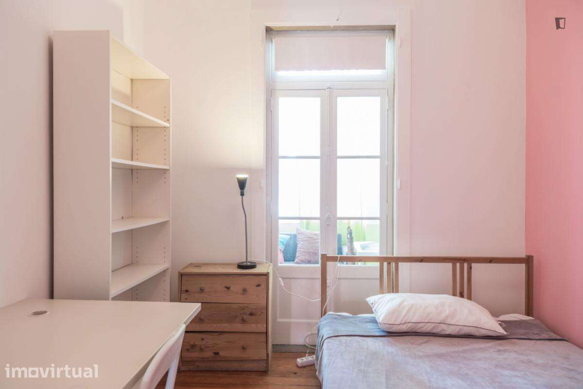 Quarto - localizado em Alameda Lisbon - Grande imagem: 4/17