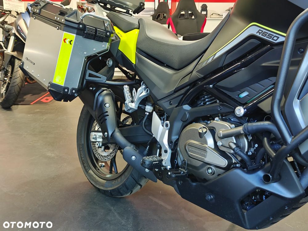 QJMOTOR SVT 650 - 4