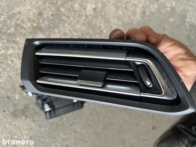 Kratka nawiewu przód prawy prawa lewa Peugeot 308 II T9 96778766 - 2