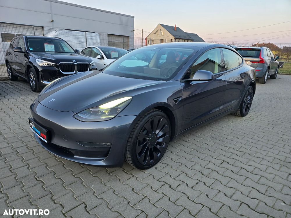 Tesla Model 3 - 8