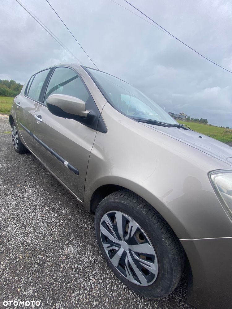 Renault Clio - 23