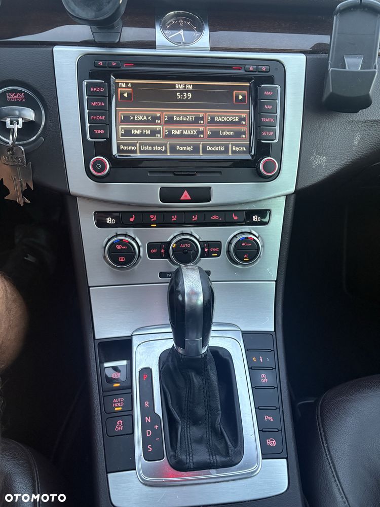 Volkswagen Passat - 12