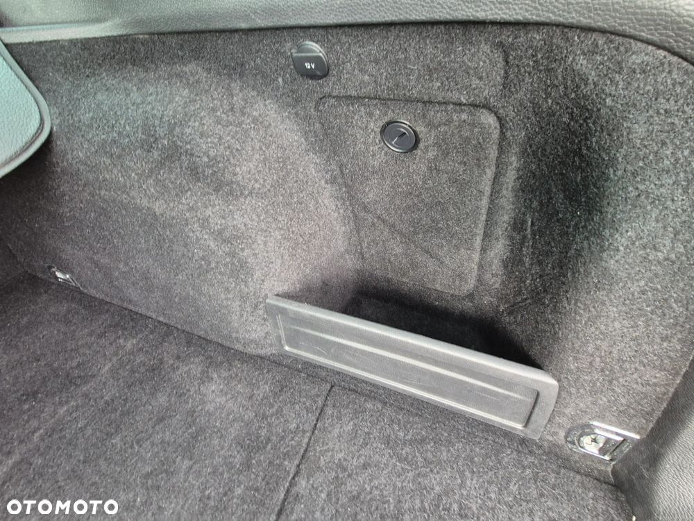 Volkswagen Passat 2.0 TDI DPF BlueMotion Technology Comfortline - 13