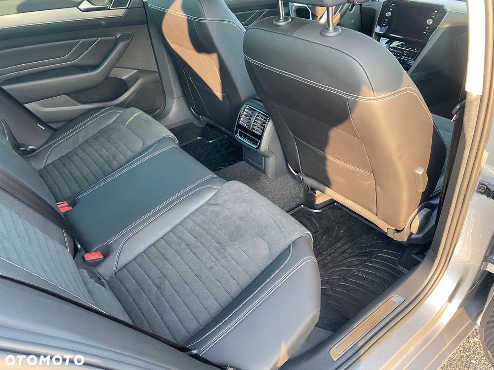 Volkswagen Passat 2.0 TDI SCR Elegance DSG - 14