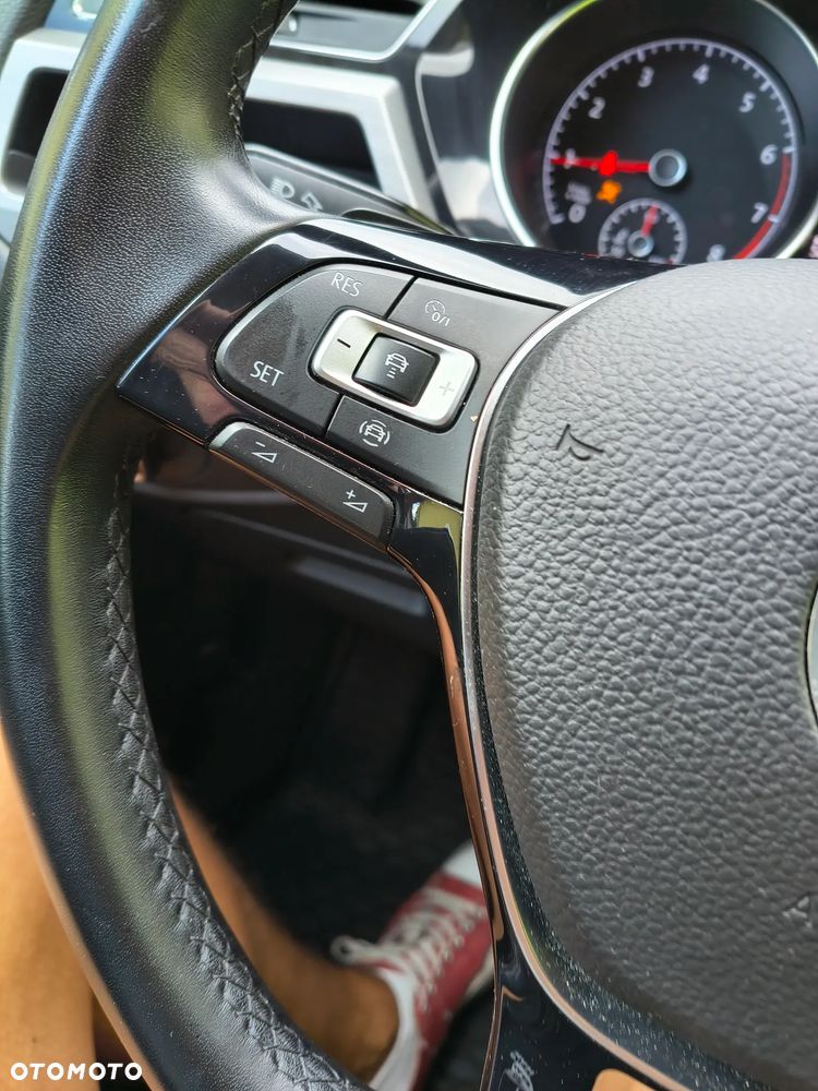 Volkswagen Touran - 8