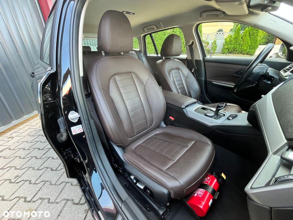 BMW Seria 3 330i xDrive Advantage sport - 21