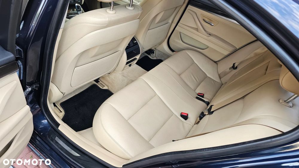 BMW Seria 5 528i xDrive Sport-Aut Luxury Line - 27