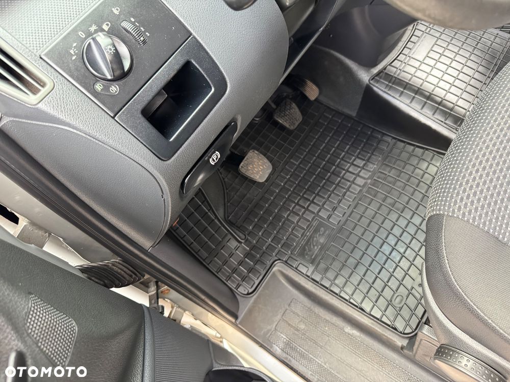 Mercedes-Benz Vito - 25
