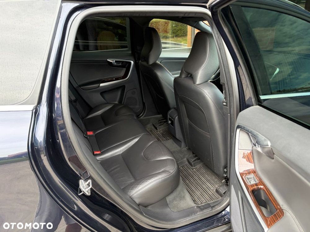 Volvo XC 60 D4 AWD Momentum - 15