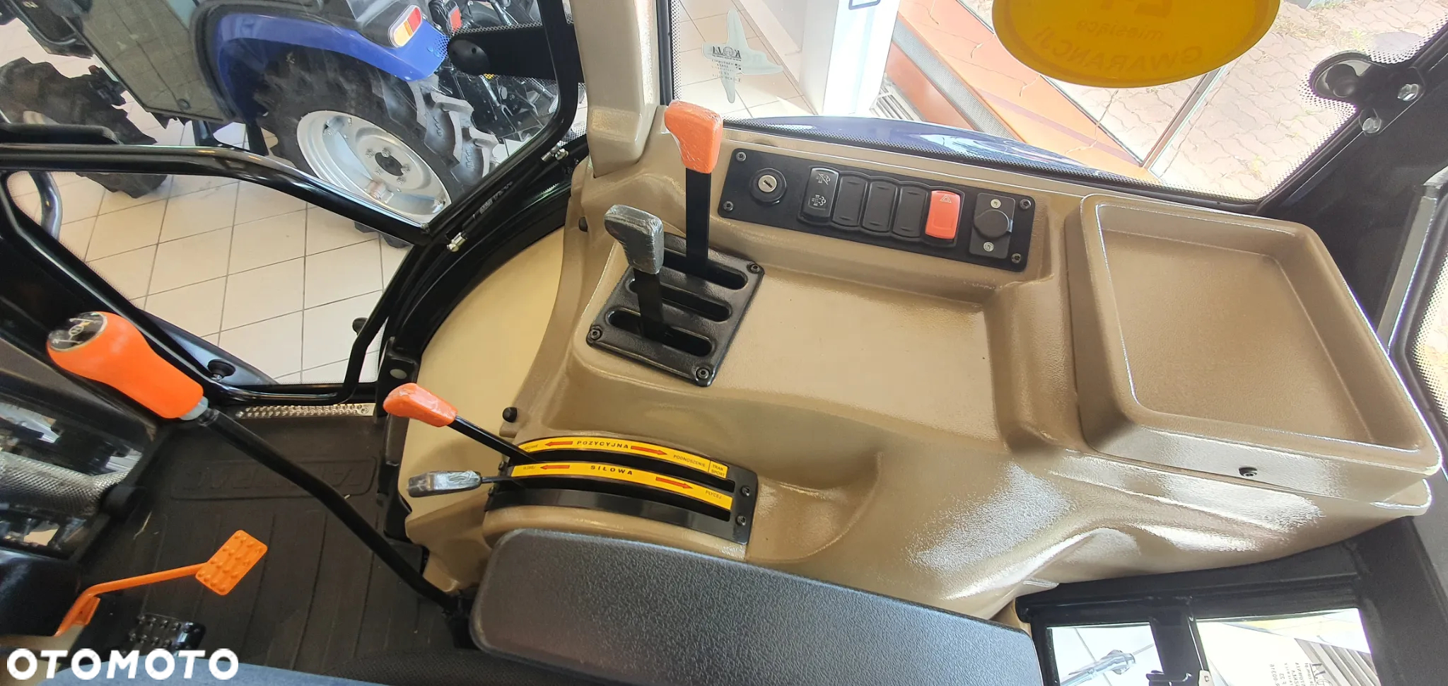 Farmtrac 555 DTC V - 8