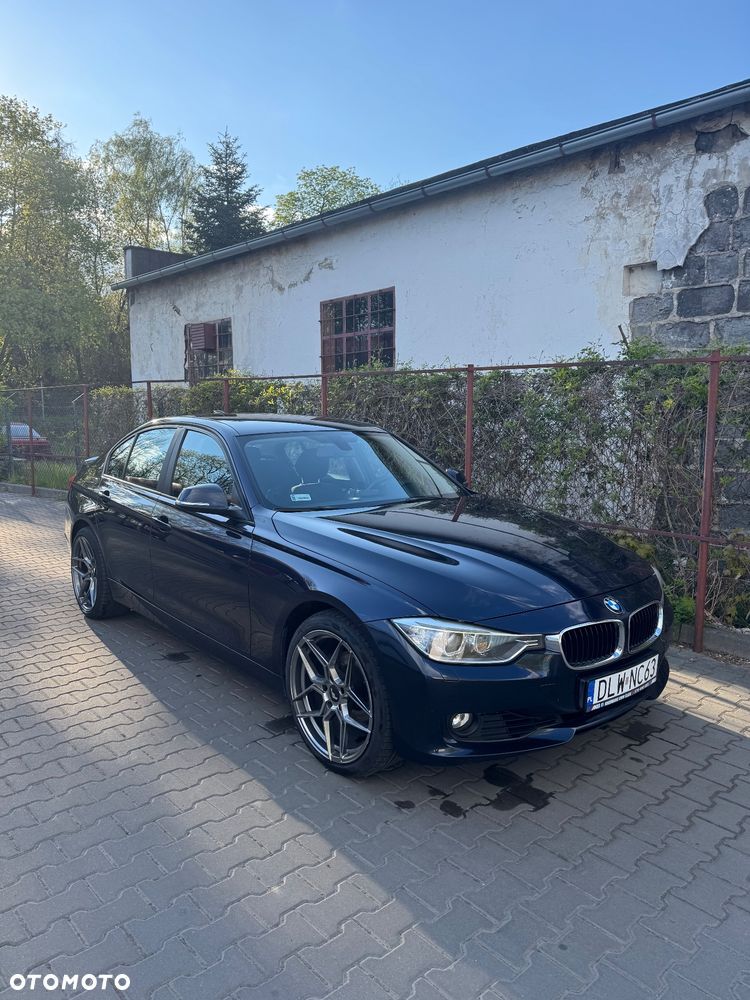 BMW Seria 3 320i - 1